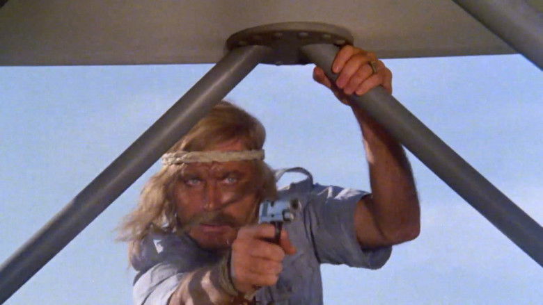 кадр из фильма Охотник на акул