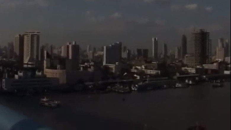 кадр из фильма 在上海