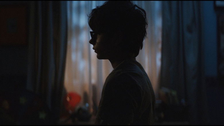 кадр из фильма El extraño caso del fantasma claustrofóbico