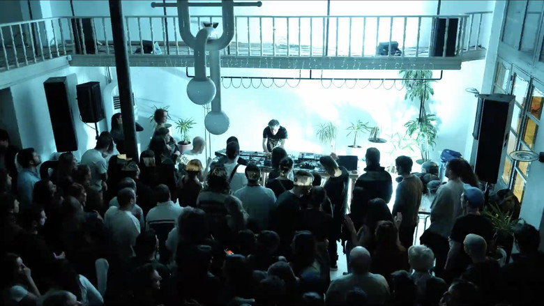 кадр из фильма Happy tho' inn a Dream