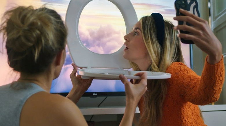 кадр из фильма La Reina de los Idiotas