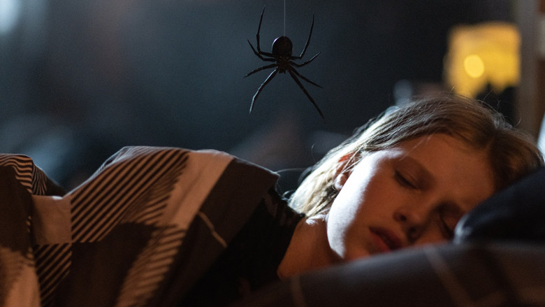 кадр из фильма Черная вдова. Укус смерти