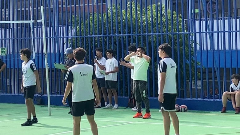 кадр из фильма The School