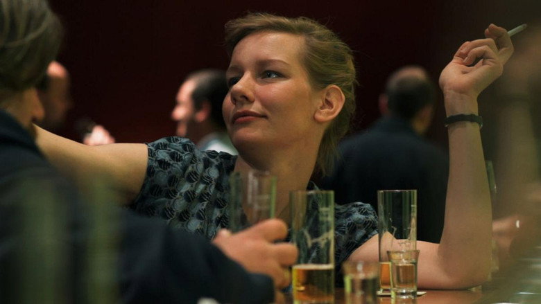 кадр из фильма Über uns das All