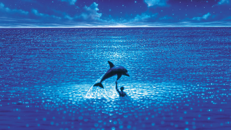 кадр из фильма Голубая бездна