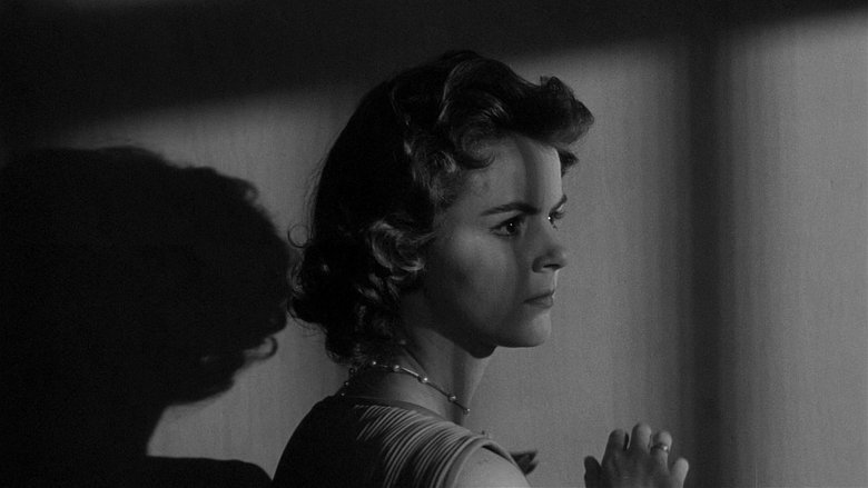 кадр из фильма Дом ночных призраков