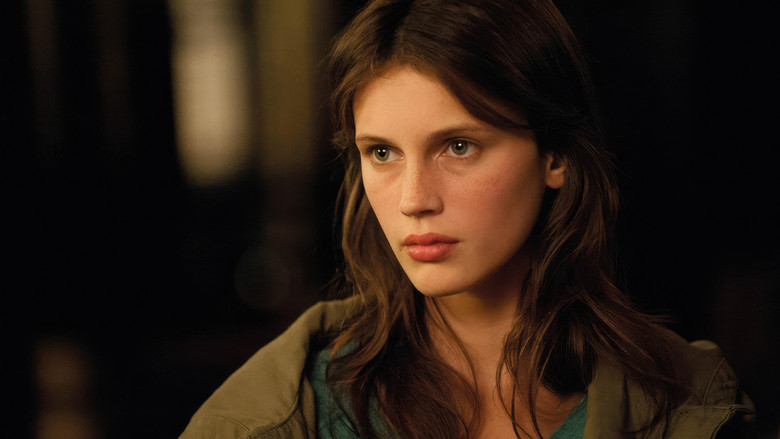 кадр из фильма Молода и прекрасна