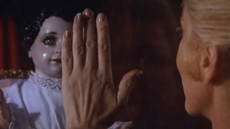 кадр из фильма Las mariposas disecadas