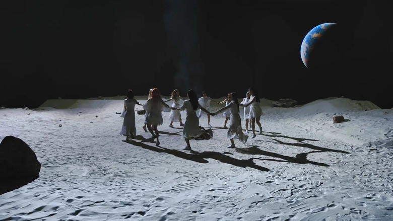 кадр из фильма 이달의 소녀 LOOΠΔ On Wave [LOOΠΔTHEWORLD : Midnight Festival]