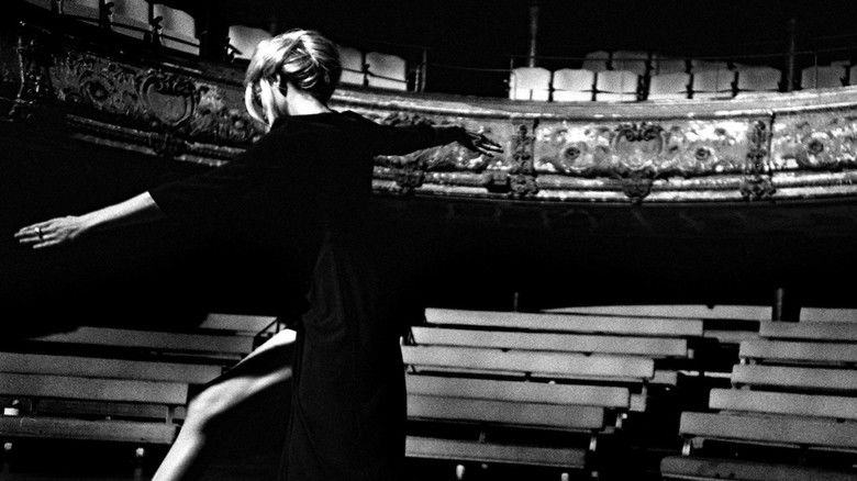 кадр из фильма Париж — это мы