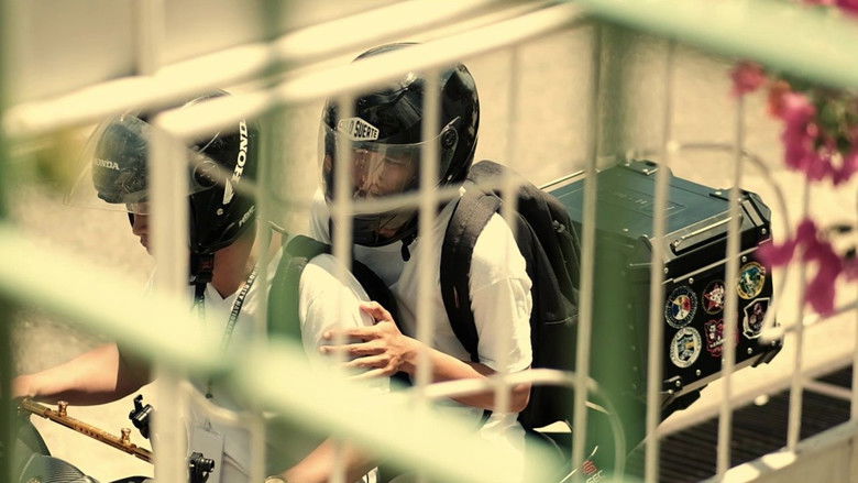 кадр из фильма Under the Crescent Moon