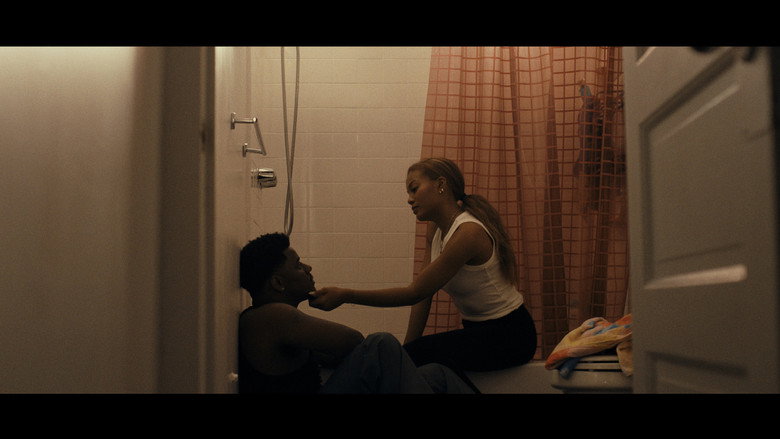 кадр из фильма GLUE