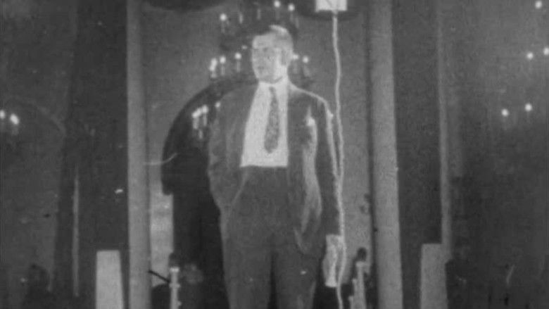 кадр из фильма Как работал Маяковский