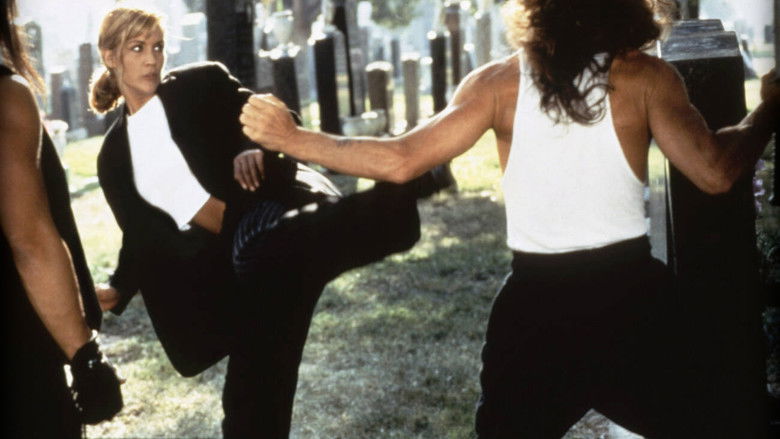 кадр из фильма Чрезмерное насилие 2: Стенка на стенку