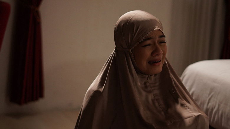 кадр из фильма Air Mata di Ujung Sajadah 2