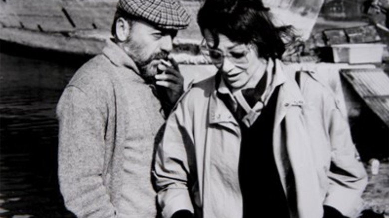 Нощем по покривите