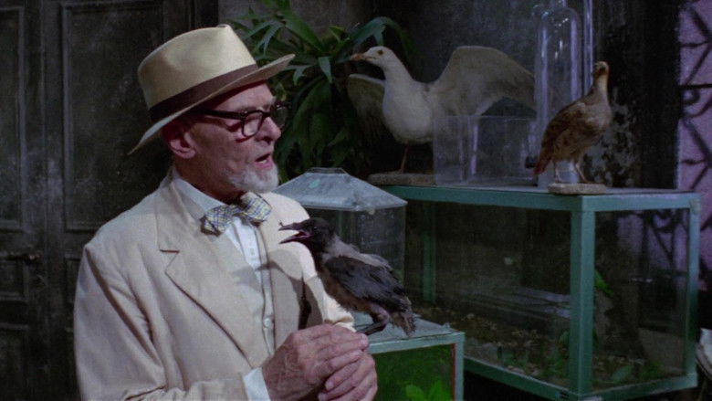 кадр из фильма Голая... если мертвая