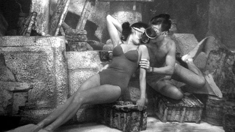 кадр из фильма Под водой!