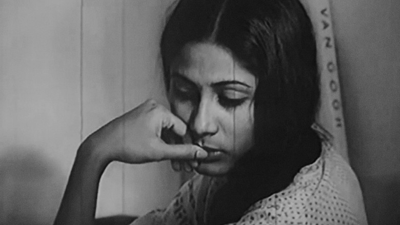 кадр из фильма Teevra Madhyam