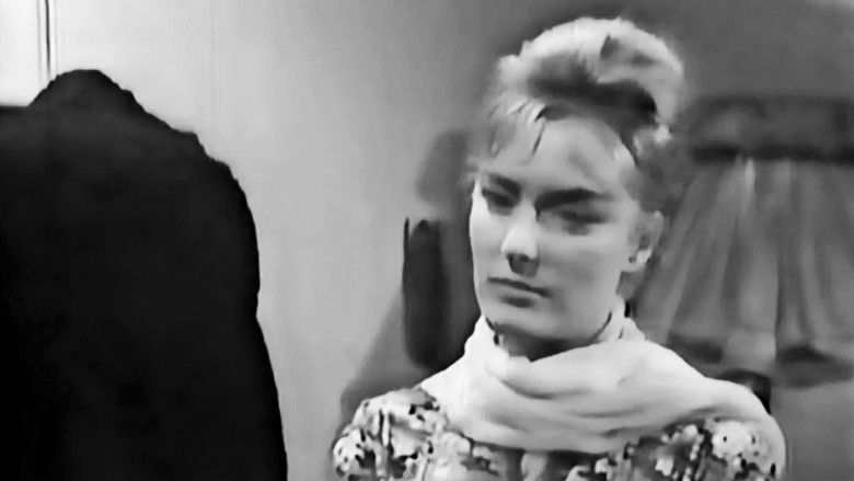 кадр из фильма Η μικρή ζητιάνα