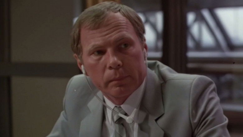 кадр из фильма Контракт века