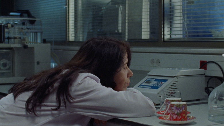 кадр из фильма İki Laborantın Yorgun Saatleri