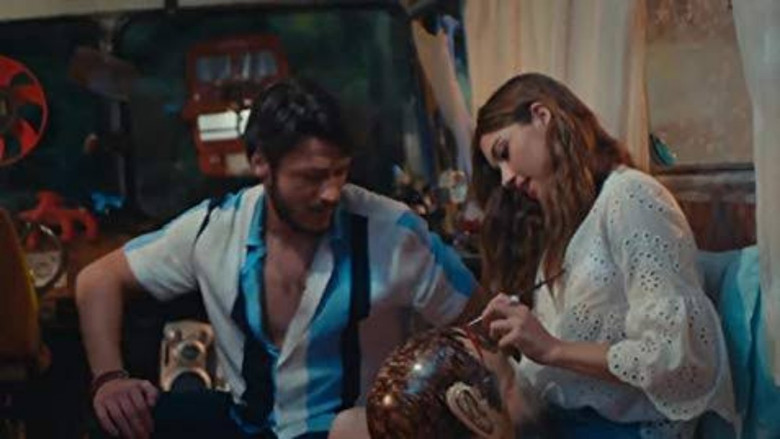 кадр из фильма Любовь ли это?