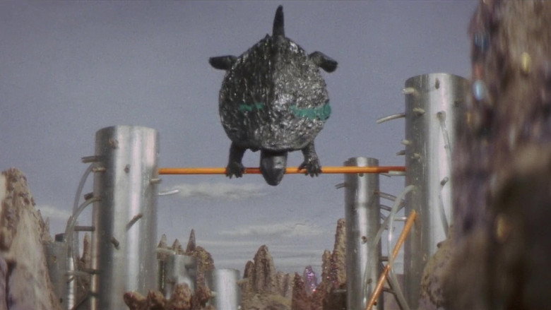 кадр из фильма Гамера против Гирона