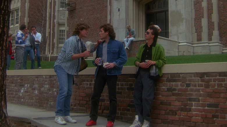 кадр из фильма Резня на «Скале»