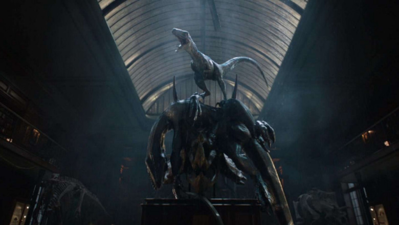 кадр из фильма Мир Юрского Периода 2