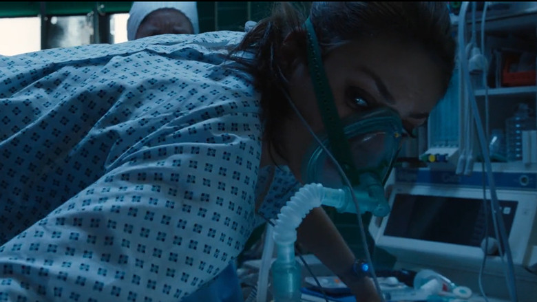 кадр из фильма Восхождение Юпитер