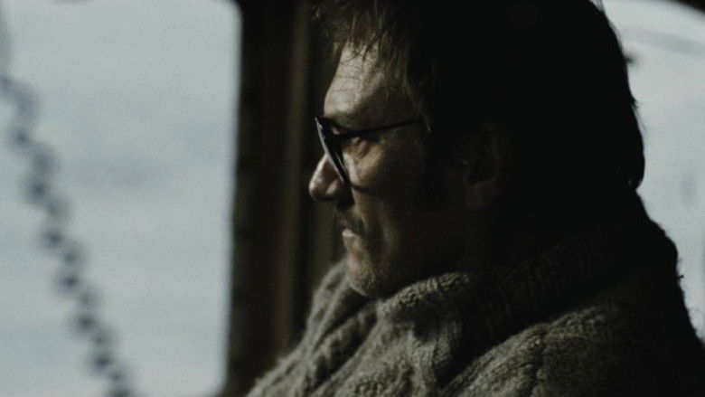 кадр из фильма Подводное течение