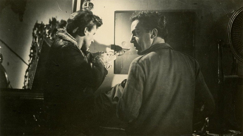 кадр из фильма Alone in the Streets