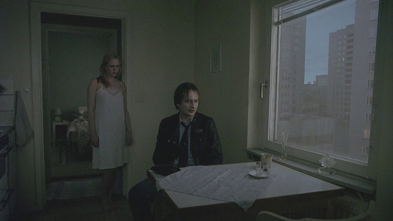 кадр из фильма Песни со второго этажа