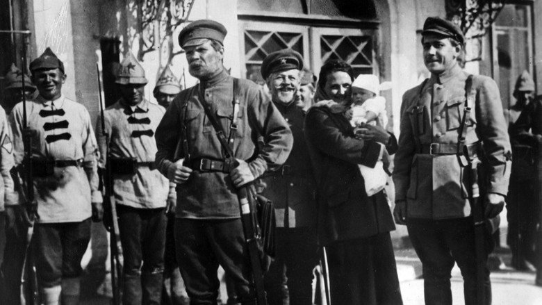 кадр из фильма Волочаевские дни
