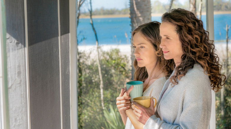 кадр из фильма Дом у пляжа