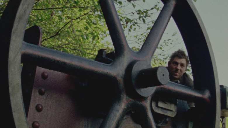 кадр из фильма The Moon and the Sledgehammer