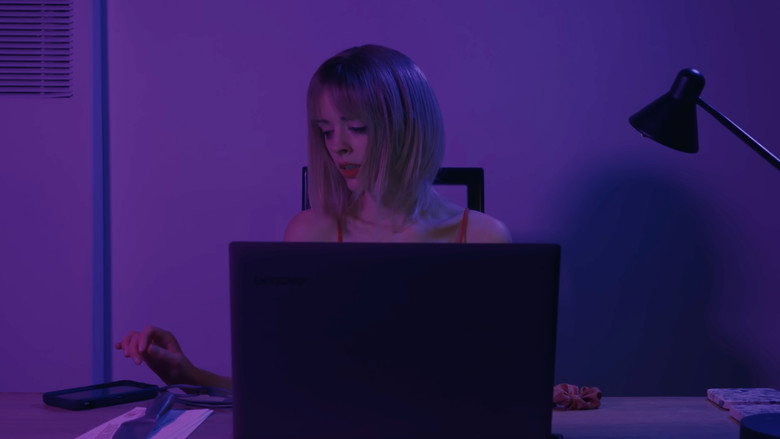 кадр из фильма Don't Go Online