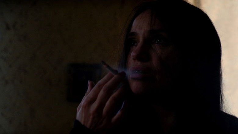 кадр из фильма Среди живущих