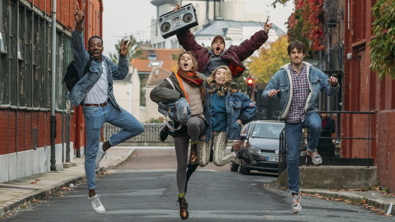 кадр из фильма Le Monde est à Nous