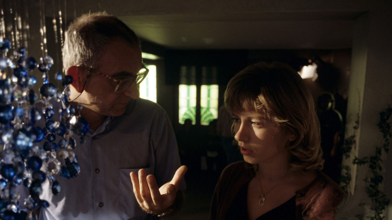 кадр из фильма Три цвета: Синий