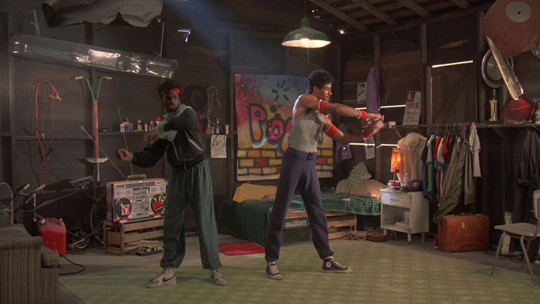 кадр из фильма Брейк-данс