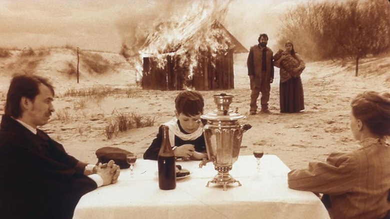 кадр из фильма Последний советский фильм