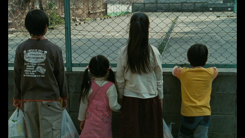 кадр из фильма Никто не узнает