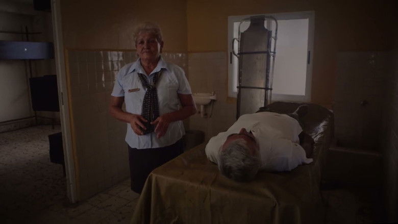 кадр из фильма Servicio necrológico para usted