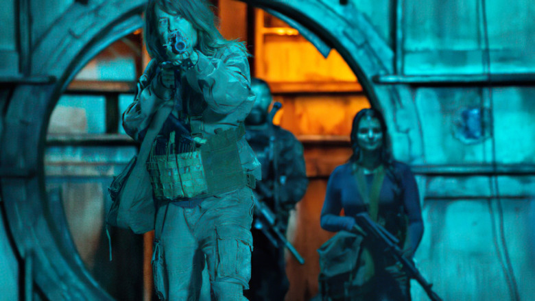 кадр из фильма Хищник: Миссия «Осирис»