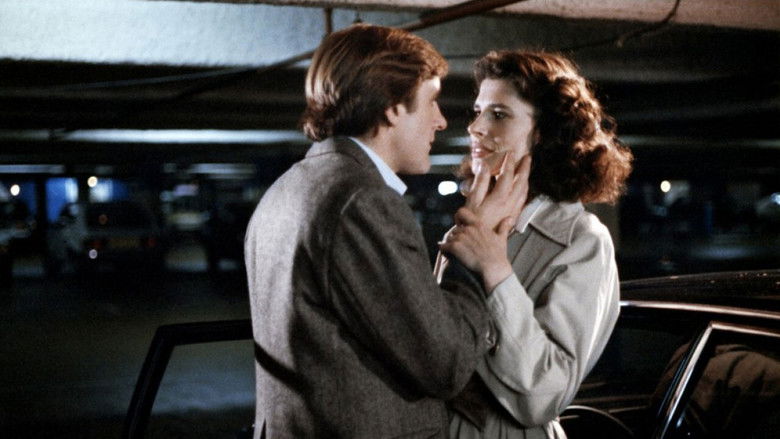 кадр из фильма Соседка