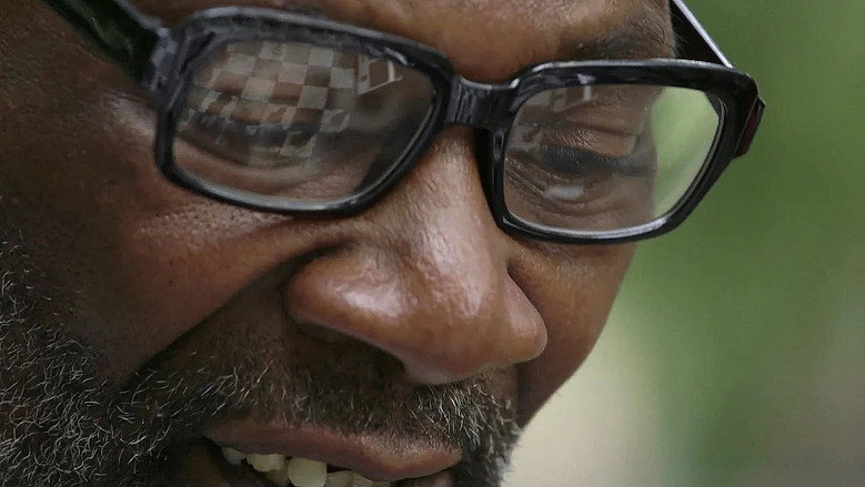 кадр из фильма The Prison in Twelve Landscapes