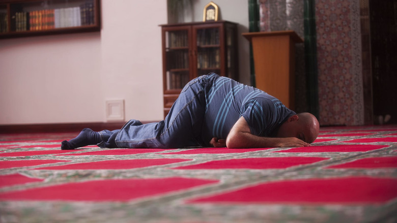 кадр из фильма Неверный