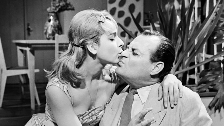 кадр из фильма Το Αγοροκόριτσο